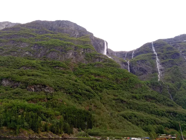 Mountain river, resor bakgrund — Stockfoto