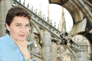 düşünceli kadın portresi