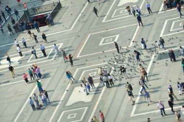 Turistler bir kare, havadan görünümü