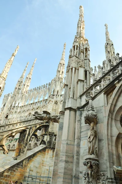  Milan şehrine gidiyor, kopya alanı ile en iyi görünümü göster