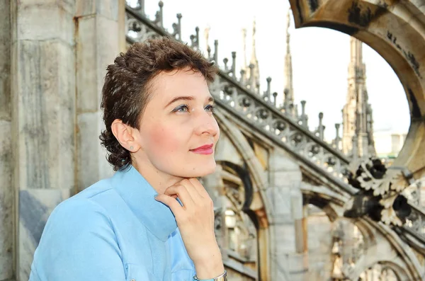 düşünceli kadın portresi