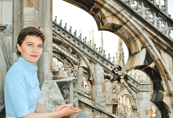 düşünceli kadın portresi