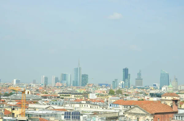 Vista sulla città di Milano, vista dall'alto, con spazio copia — Foto Stock