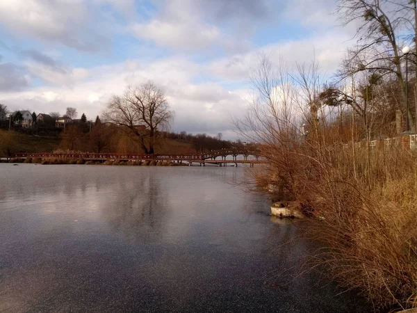 Beau Paysage Pittoresque Avec Lac Gelé — Photo