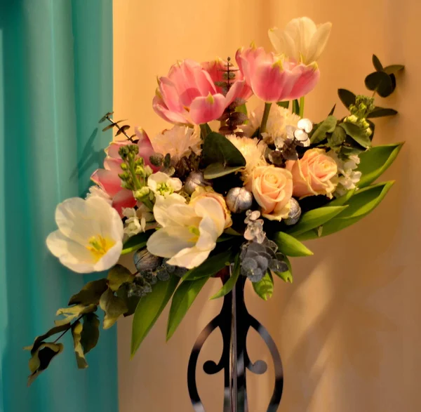 Bouquet Sposa Fiori Tavola — Foto Stock