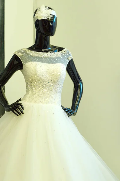 Robe Brodée Dentelle Mariage Sur Mannequin — Photo