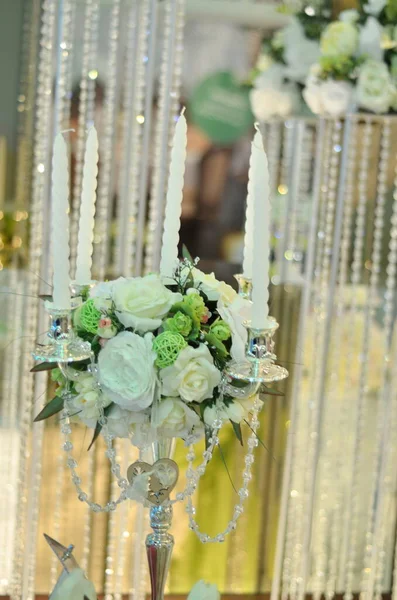 Blandat Blomsterarrangemang Bröllopsbukett Med Blommor Bordet — Stockfoto