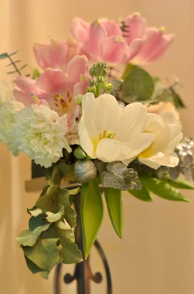 Arranjo Flores Mistas Várias Flores Cores Diferentes — Fotografia de Stock