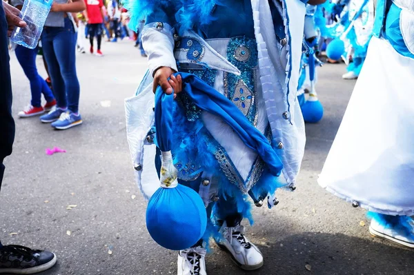 2018.02.17 Dominik Cumhuriyeti, La Vegas 'taki karnaval karanlık güçlerin canavarı kostümlü adam geçit töreninde ve karnavalda yürüyor.