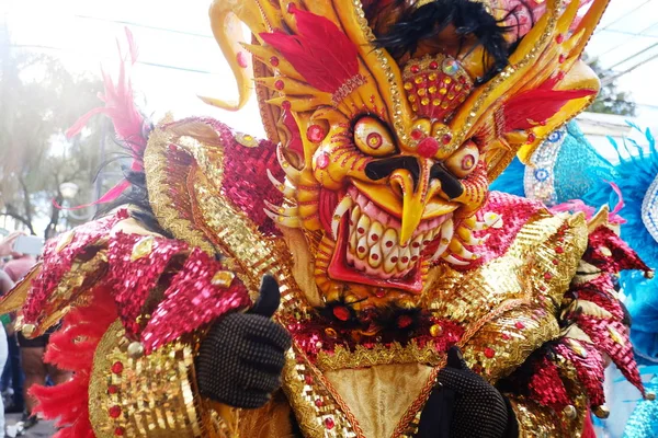 2018.02.17 the carnival in the Dominican Republic, La vega city. Carnival dancers wearing traditional masks and dresses on the street during the carnival procession — Stock Photo, Image