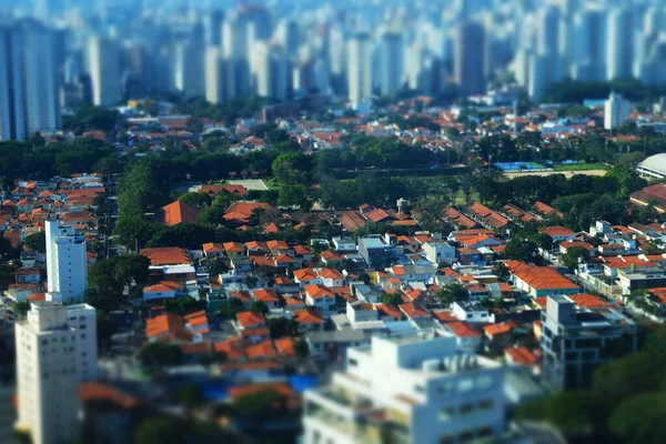 Sao Paulo Brezilya 'daki gökdelen binalarının minyatür çatı manzarası
