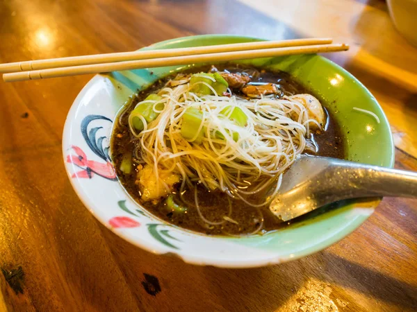 Локшина суп тайська їжа — стокове фото