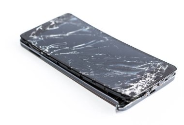 Bozuk ekranlı cep telefonu