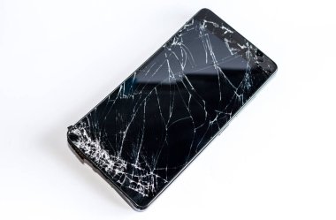 Bozuk ekranlı cep telefonu