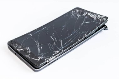 Bozuk ekranlı cep telefonu