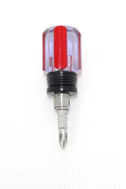 Beyaz arkaplanda tornavida