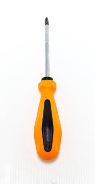 Beyaz arkaplanda tornavida