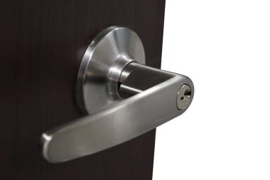 Doğal ahşap kapı kolunda modern tarz kapı kolu.