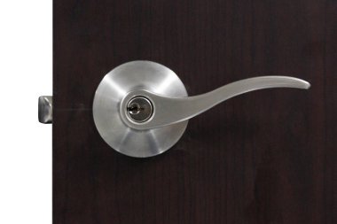 Doğal ahşap kapı kolunda modern tarz kapı kolu.