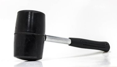 Beyaz arka plan üzerinde lastik çekiç