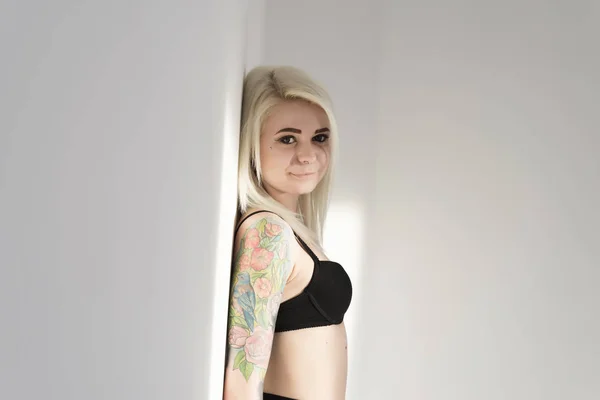 siyah iç çamaşırı modeli