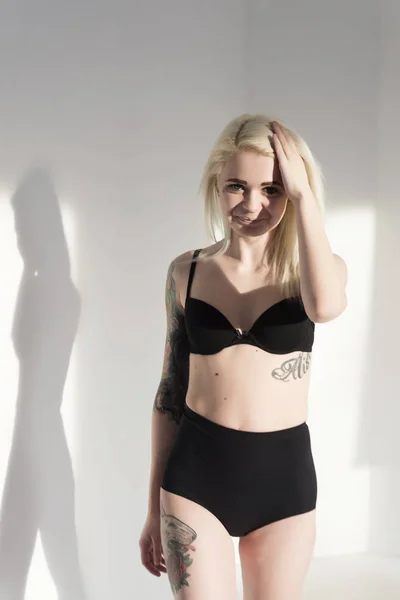 siyah iç çamaşırı modeli