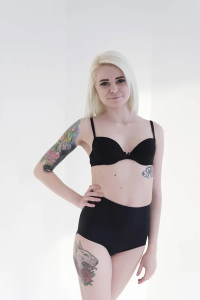 siyah iç çamaşırı modeli