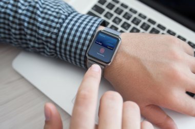 adam el dokunmatik ve ödeme akıllı izle 