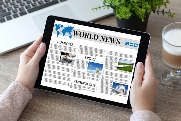 Woman hands holding tablet PC computer with world news — Stock Photo, Image