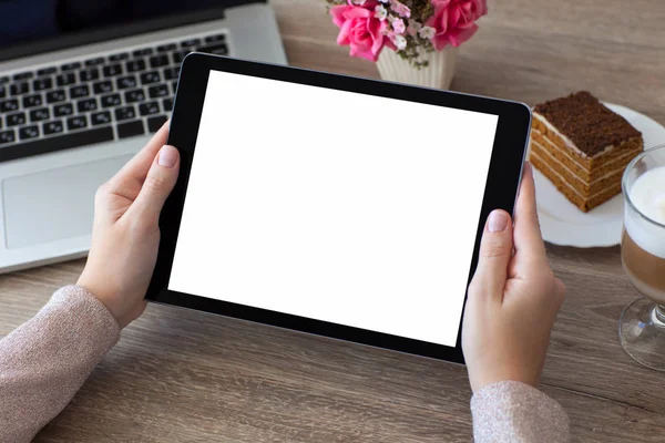 Trzymając się za ręce kobieta tablet komputer typu Pc z ekranem na białym tle — Zdjęcie stockowe