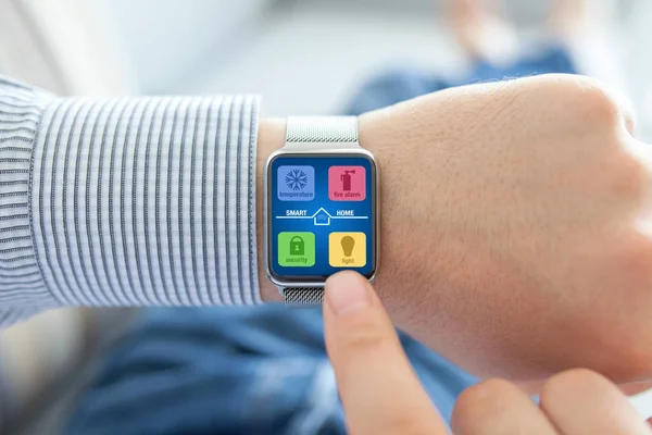 Man hands watch with app smart home on screen — Stock Photo, Image