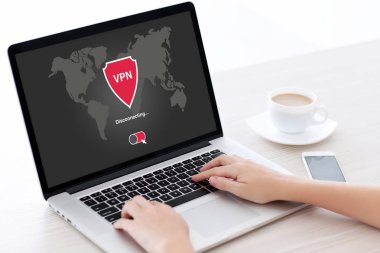 defter app vpn oluşturma Internet protokolleri prote tutan kadın
