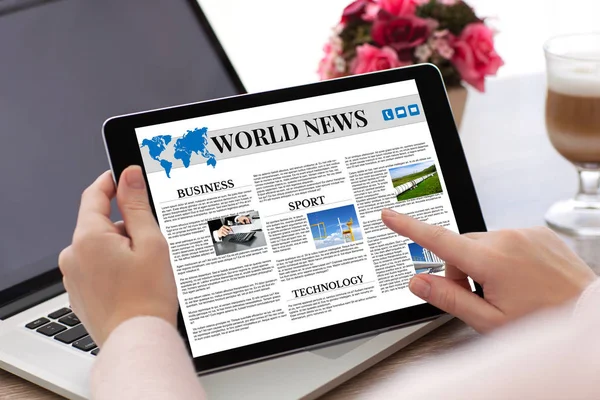 Woman hands holding tablet computer  with app world news screen — Stock Photo, Image