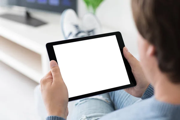 Man met computer tablet met geïsoleerde scherm op de kamer — Stockfoto