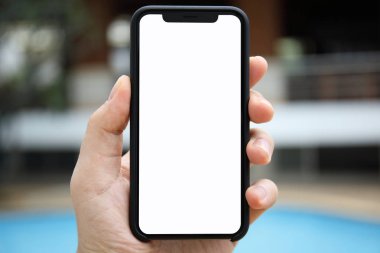 izole telefon ekran arka plan havuzu tutan adam el
