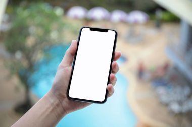 telefon izole ekran arka plan havuzu h ile tutarak el