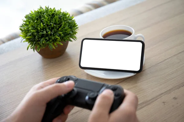 Mãos masculinas segurando joystick fundo do telefone com sc isolado — Fotografia de Stock