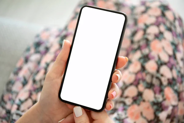 Zapatillas florales femeninas de impresión de teléfono con perno aislado. — Foto de Stock