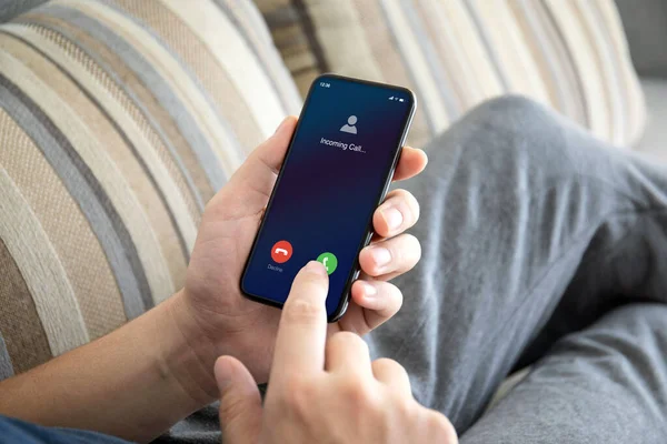 Male hands holding phone with incoming call on the screen — Stock Photo, Image