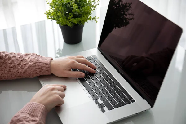 Anapa Russland Februar 2020 Hintergründe Schwarz Auf Dem Bildschirm Macbook — Stockfoto