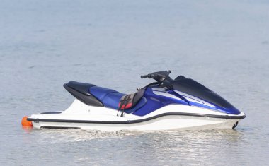 Jet ski suya bağlandı. Yaklaş.