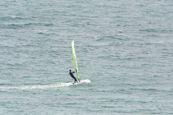 Windsurf sullo sfondo del mare — Foto Stock