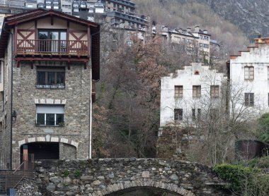 Bulutlu bir günde Andorra 'nın Escaldes manzarası