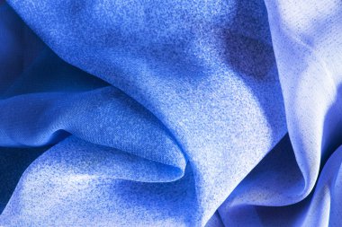 Bol dökümlü mavi ipek