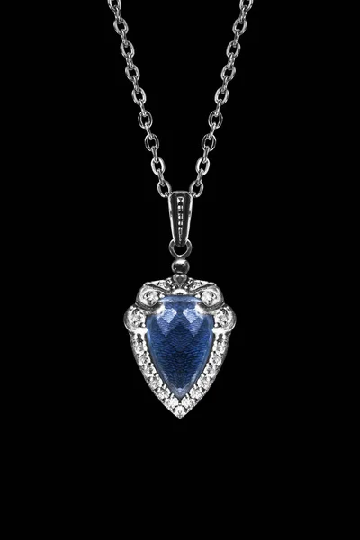 Safir kolyeyi izole