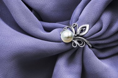 İpek üzerinde halka