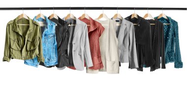 Ceketler giysi rafları