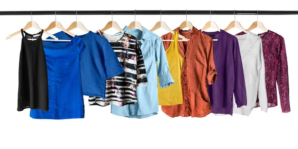 Hemden auf Kleiderständern — Stockfoto