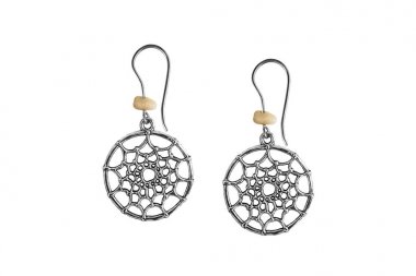 İzole Dreamcatcher küpe