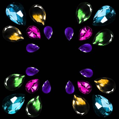 İzole renkli kristaller